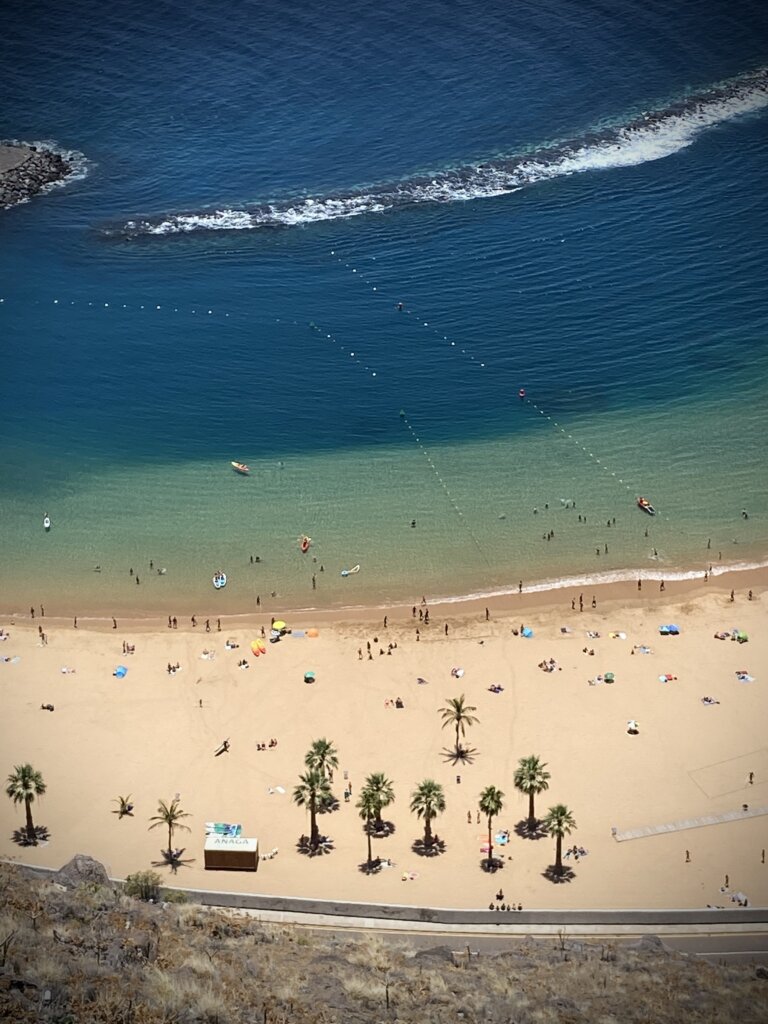 PLAYA DE LAS TERESITAS - złota plaża z miękkim piaskiem, plaże na Teneryfie.